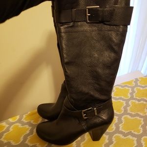 EVERYTHING ON SALE ❣️❣️ Leather calf length boots.